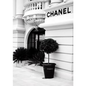 Čierno-biely plagát Chanel Entrance